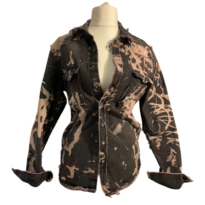 Veste en jean noir décolorée et usée