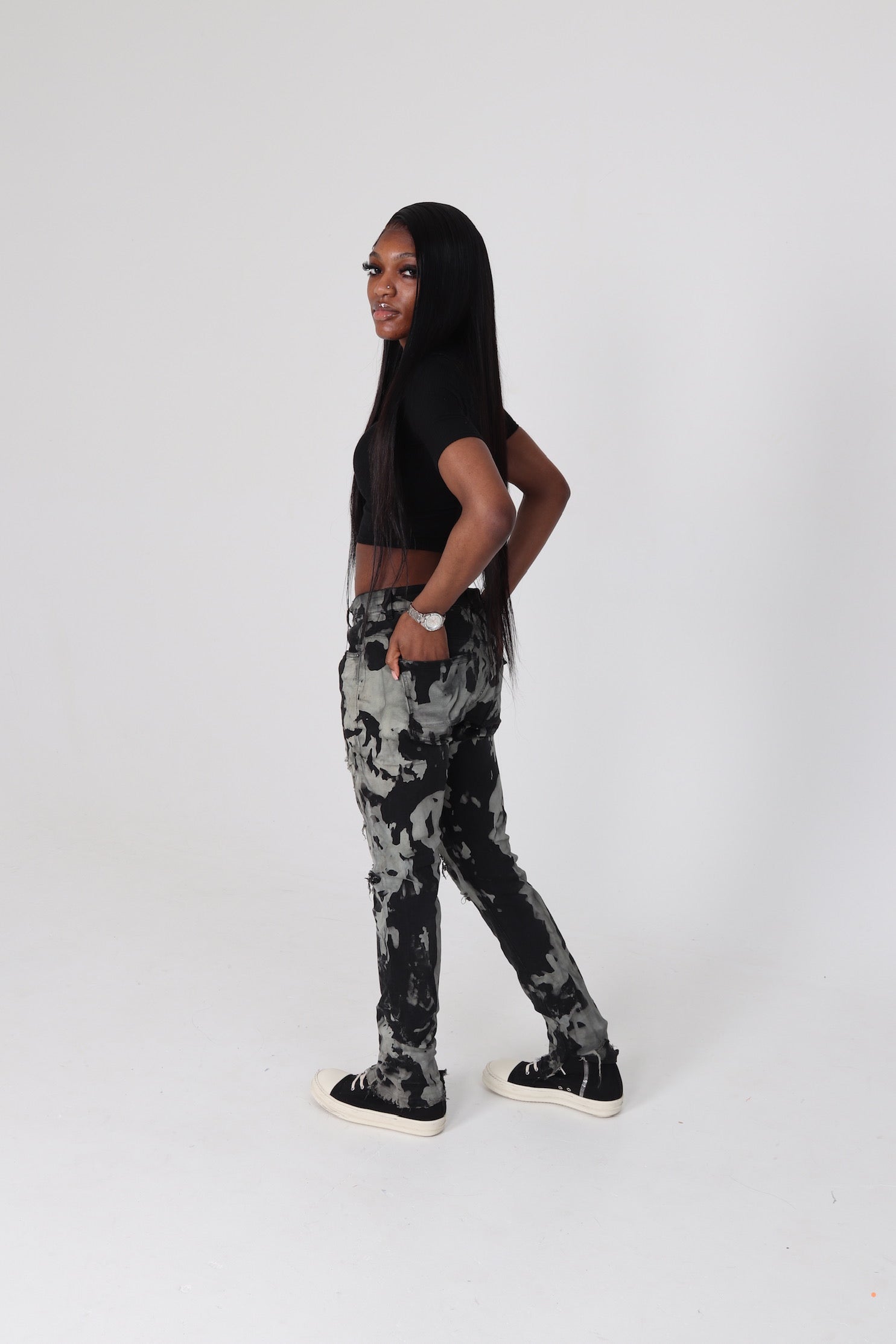 Ourlets skinny décolorés à motif tête de mort vert